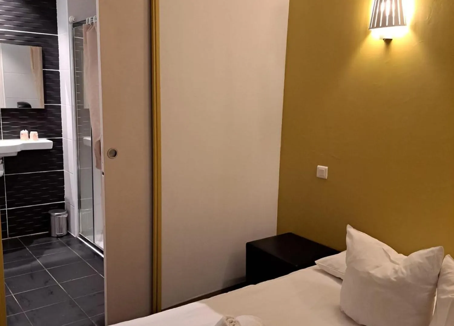 Hotel Le Patio Millau 0*,